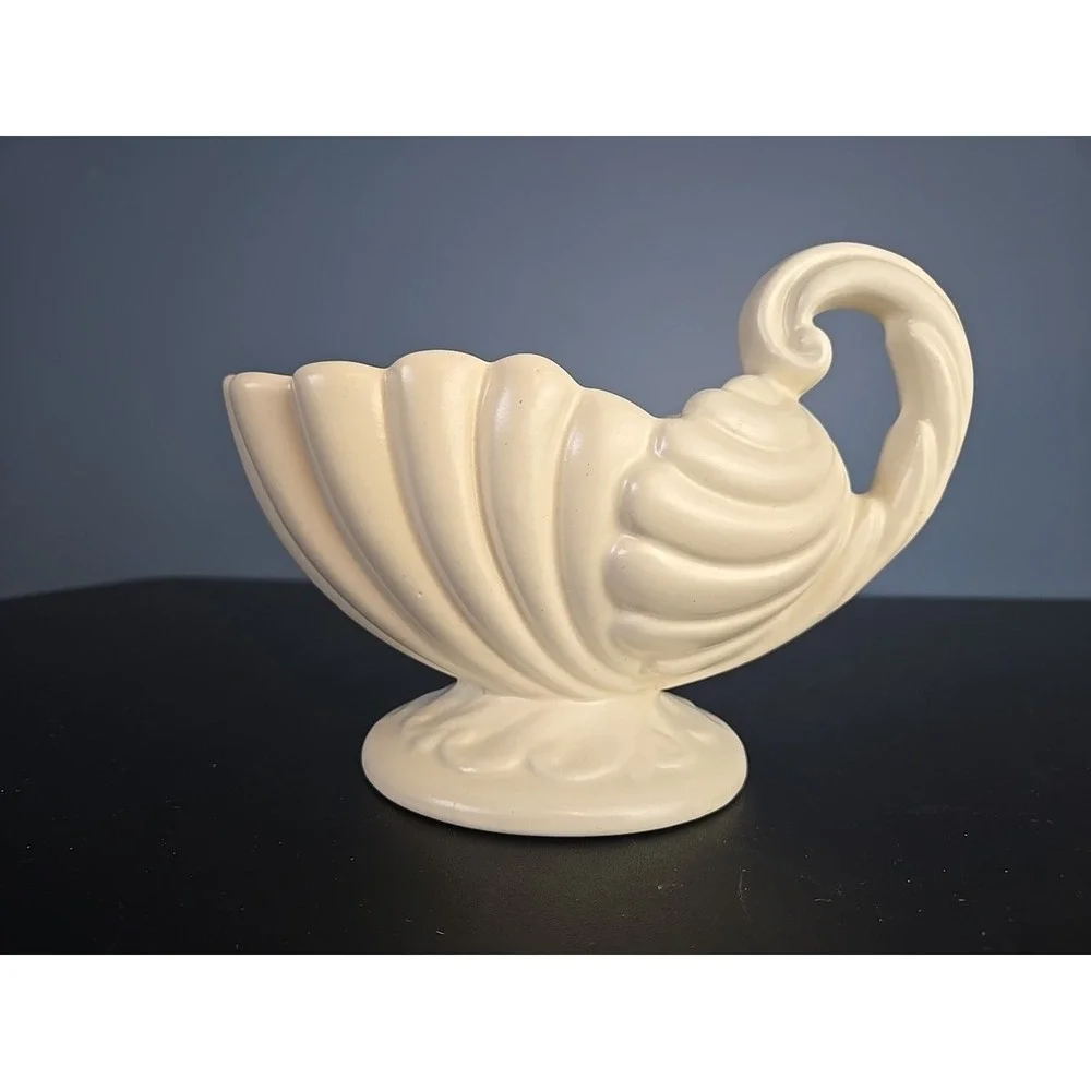 Vintage Royal Haeger Ivory White Ceramic Cornucopia Footed Planter Vase 8 x 6 in